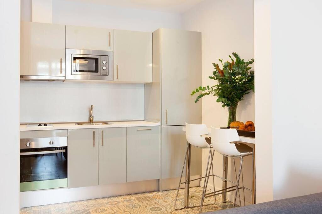 Perfectly Located 4Bed 4Bath Apartment In Barcelona 1 2 Exteriör bild